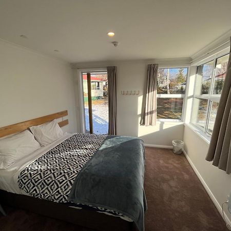 Tailor Made Tekapo Accommodation - Hostel Лейк Текапо Екстериор снимка