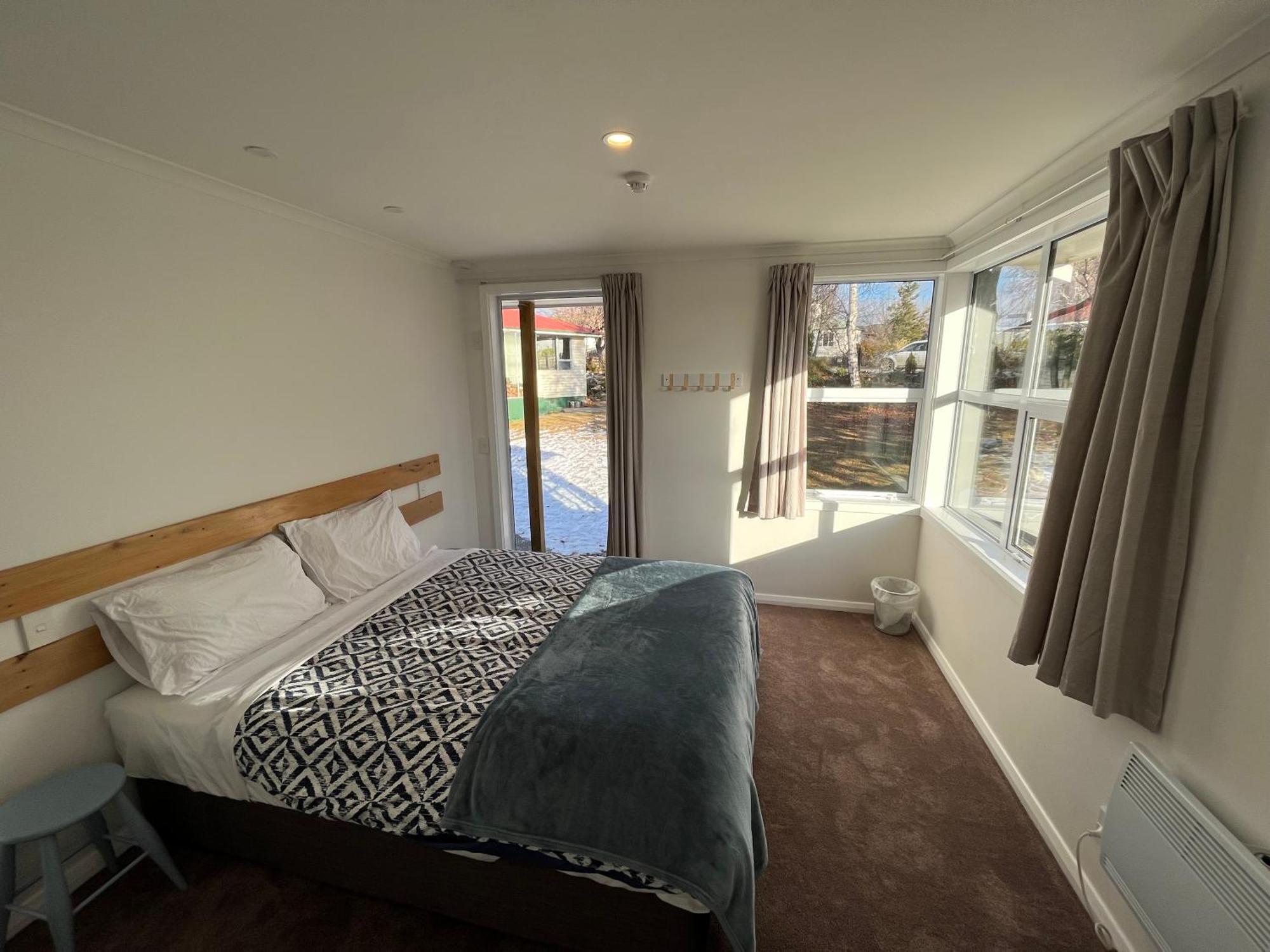 Tailor Made Tekapo Accommodation - Hostel Лейк Текапо Екстериор снимка