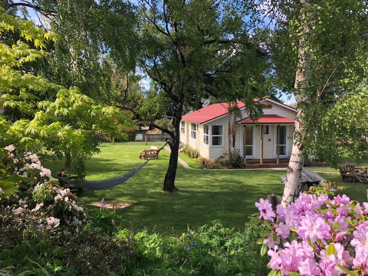 Tailor Made Tekapo Accommodation - Hostel Лейк Текапо Екстериор снимка