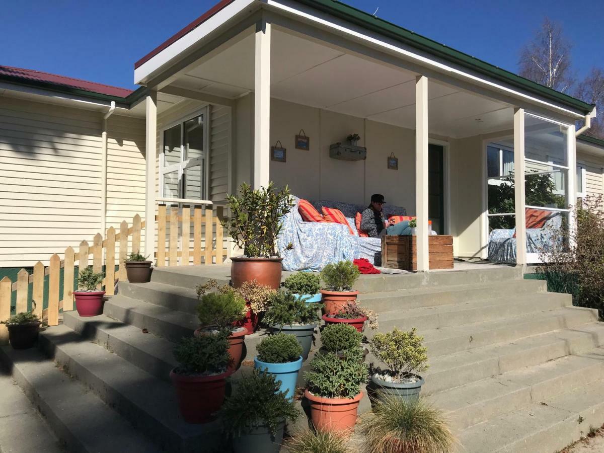 Tailor Made Tekapo Accommodation - Guesthouse & Hostel Лейк Текапо Екстериор снимка